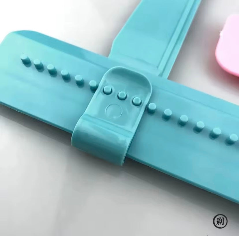 Adjustable Cake Smoother & Icing Scraper Tool